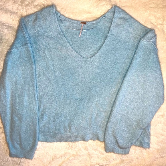 Free People Powder Blue Oversized V-neck Eyelash Sweater - Picture 1 of 4